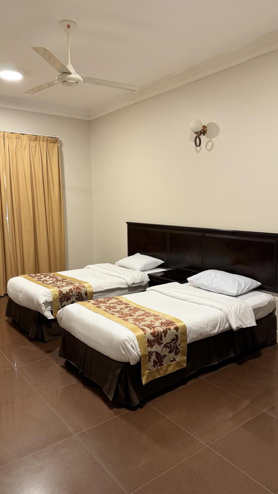 Gulf Crown Hotel Apartment Seeb Exterior foto